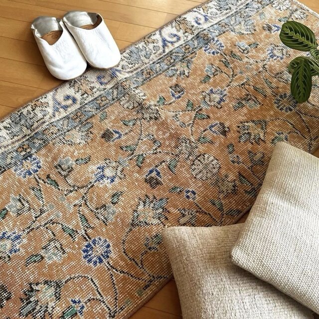 56×120ペールオレンジ 青い花 ボタニカル トルコヴィンテージラグ