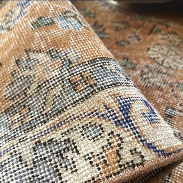 56×120ペールオレンジ 青い花 ボタニカル トルコヴィンテージラグ