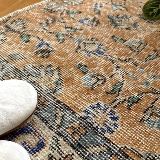 56×120ペールオレンジ 青い花 ボタニカル トルコヴィンテージラグ