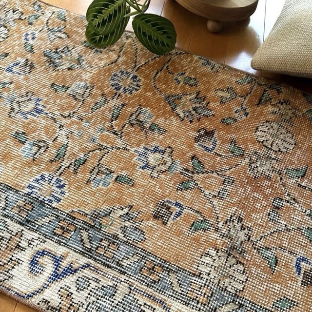56×120ペールオレンジ 青い花 ボタニカル トルコヴィンテージラグ