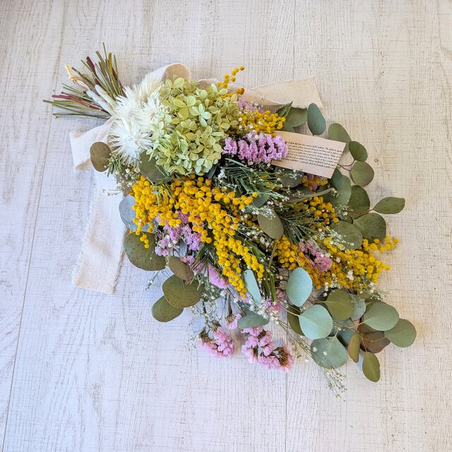 ミモザとユーカリのスワッグ | iichi 日々の暮らしを心地よくする