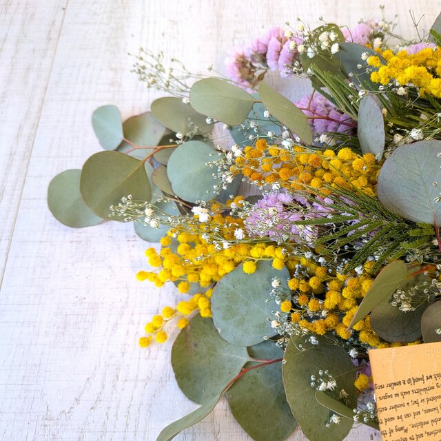 ミモザとユーカリのスワッグ | iichi 日々の暮らしを心地よくする