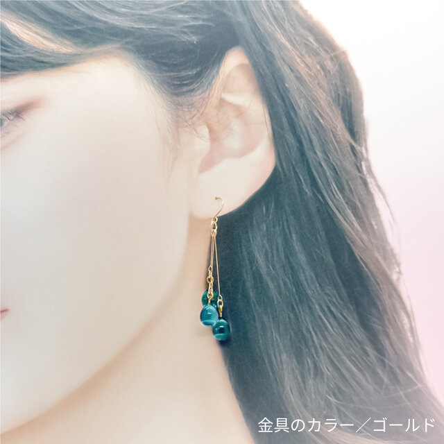 手づくりガラスの【雨だれピアス】ピーコックグリーン ☆金具変更OK