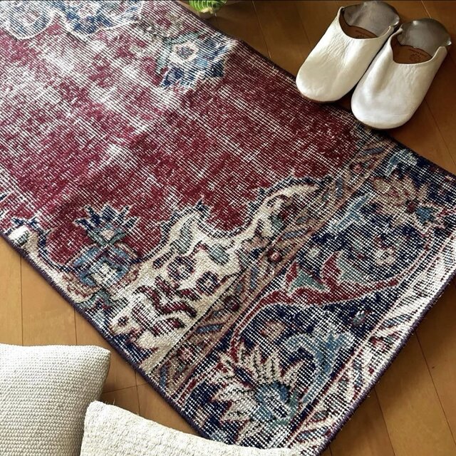 52×96 エンジ色 ボタニカル 擦れシャビー トルコヴィンテージラグ