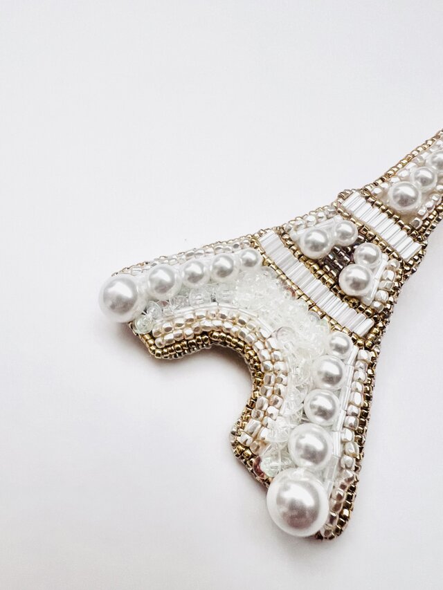 ビーズ刺繍 ブローチ【エッフェル塔】 ― Paris, en perles ― | iichi