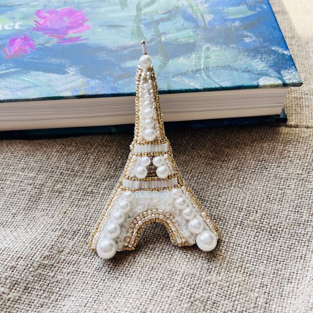 ビーズ刺繍 ブローチ【エッフェル塔】 ― Paris, en perles ― | iichi