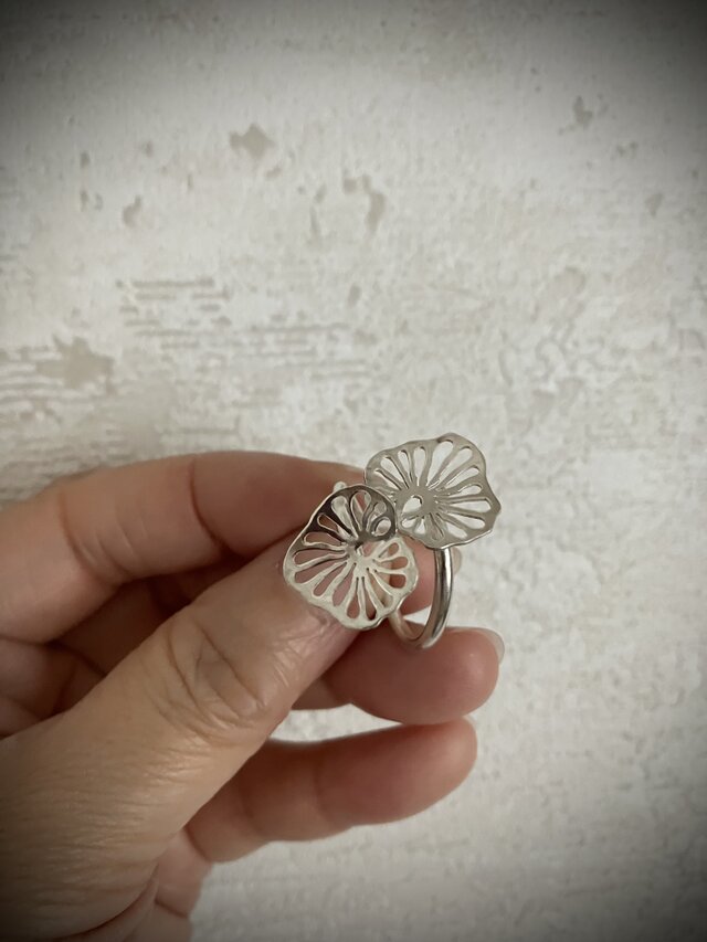 受注生産】蓮の葉 オープンリング ｜Silver | iichi 日々の暮らしを