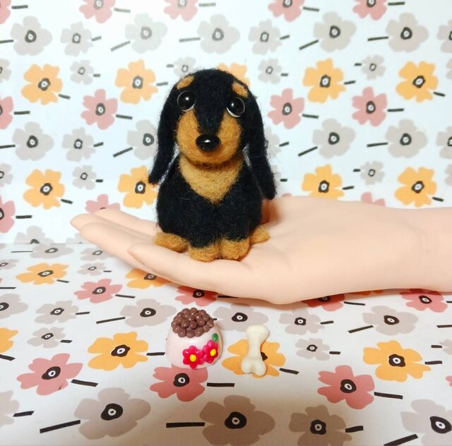 羊毛フェルト ダックスフンド ぬいぐるみ | iichi 日々の暮らしを
