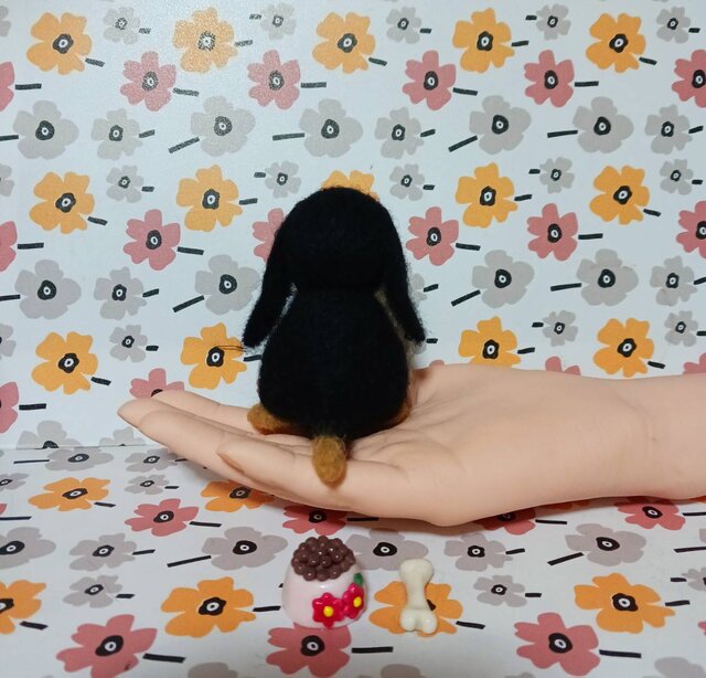 羊毛フェルト ダックスフンド ぬいぐるみ | iichi 日々の暮らしを