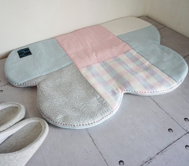 大判パッチワーク・フリーマット パッチワークなくもの形のフリーマット（ローズピンク系） | iichi