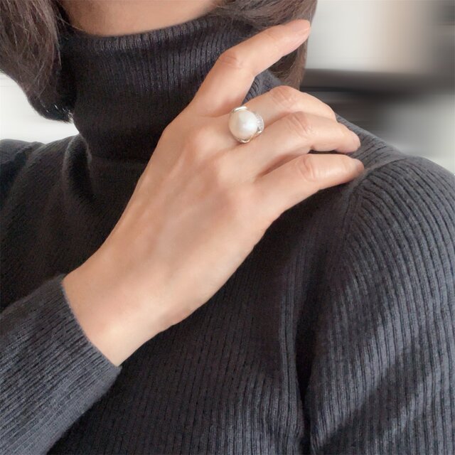 南洋真珠 大粒 ホワイト 蝶々がとまったフラワーリング (12.8mm