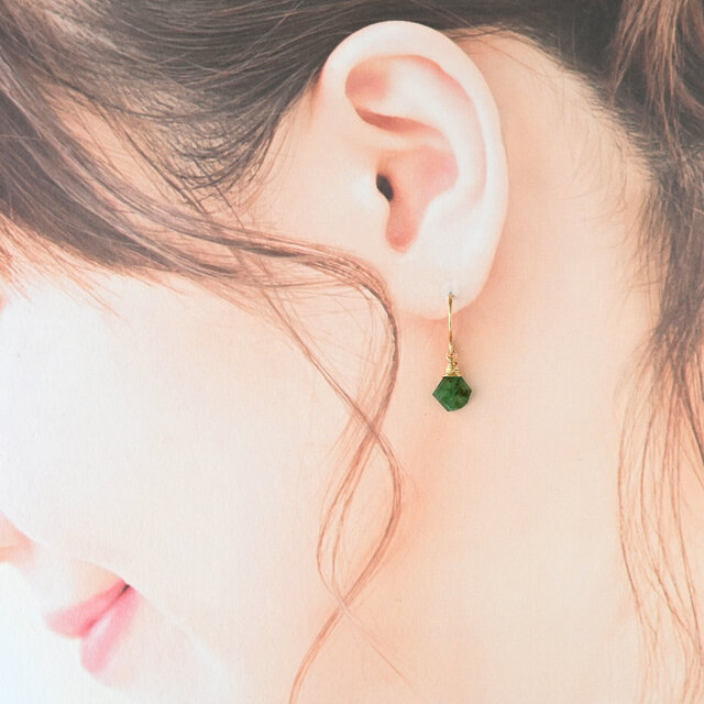 スライスカットエメラルドの一粒ピアス・イヤリング変更可・14kgf