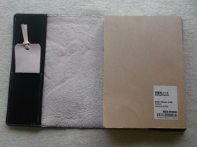 文庫サイズブックカバー 刻印、拭き染め 牛革 | iichi 日々の暮らしを