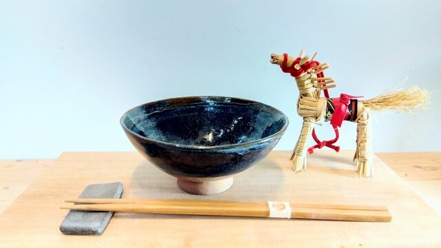 古い　陶器 茶碗 お茶碗（ネイビー×赤土） | iichi 日々の暮らしを心地よくする