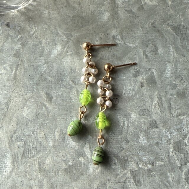 P753-ヴィンテージピアス U.S.A. 1980-90's Lime Green Art Glass Faux