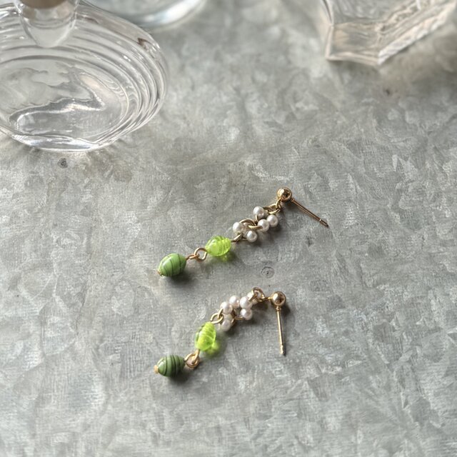 P753-ヴィンテージピアス U.S.A. 1980-90's Lime Green Art Glass Faux