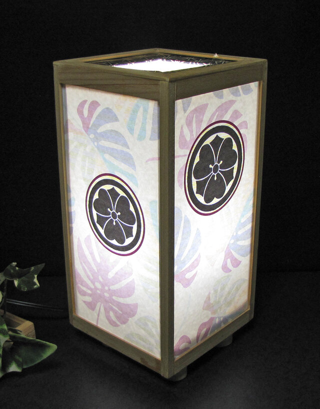 ◇『丸に剣片喰』家紋の宿り木／至福の灯かり・心温まるひと時／64-25