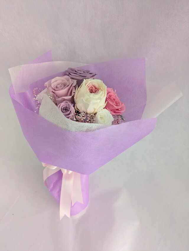 プリザーブドフラワー花束／パープルピンクローズとかすみ草のふんわり