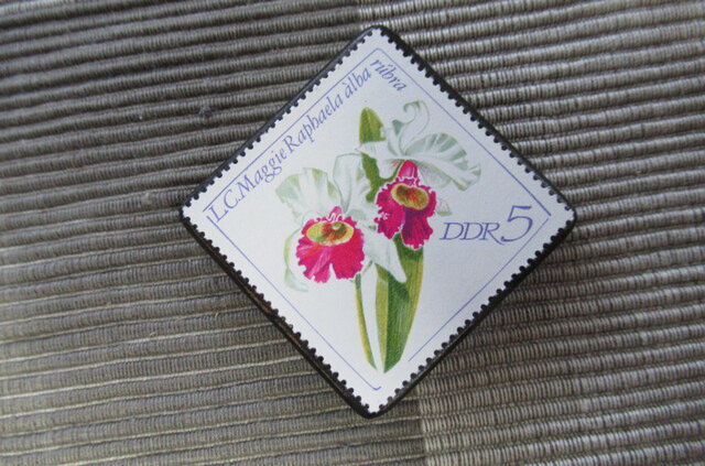 ドイツ1968年 花切手ブローチ10771 | iichi 日々の暮らしを心地よく