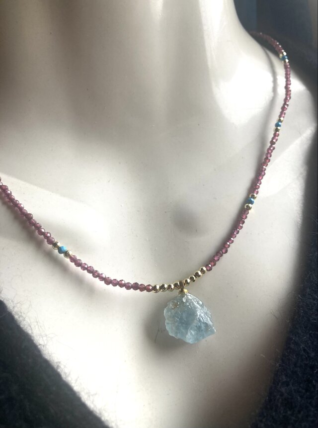 Marine Serenity & Garnet Glow アクアマリン原石とガーネットの海の
