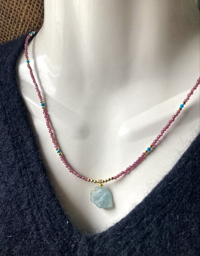 Marine Serenity & Garnet Glow アクアマリン原石とガーネットの海の