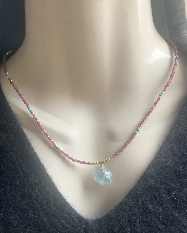 Marine Serenity & Garnet Glow アクアマリン原石とガーネットの海の