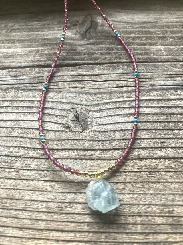 Marine Serenity & Garnet Glow アクアマリン原石とガーネットの海の