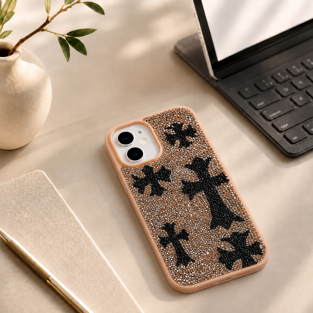 ゴシッククロス デコ電スマホケース｜iPhone17/16対応 ラインストーン