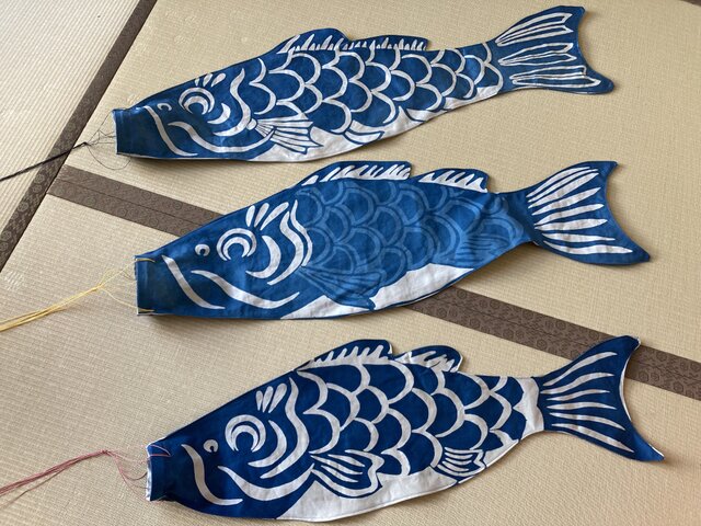 藍染め鯉のぼり　<中単体> 名入れあり　手染め　淡色 藍染め鯉のぼり 3体セット 端午の節句 名入れあり | iichi 日々の