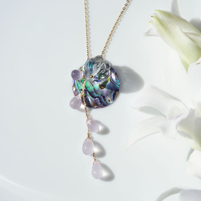 ロータスの花☆螺鈿とハスの花の水晶から花びらこぼれるネックレス
