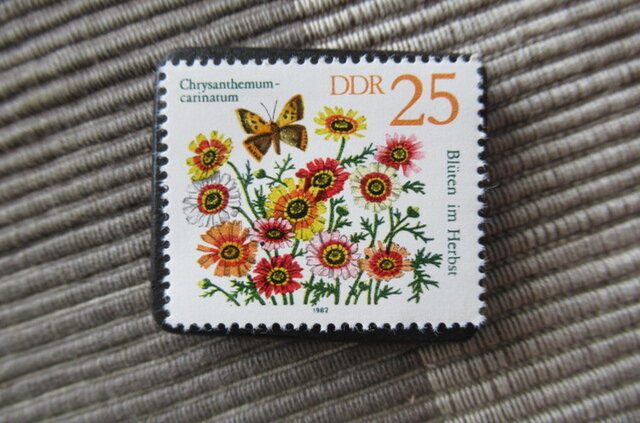 ドイツ1982年 花切手ブローチ10783 | iichi 日々の暮らしを心地よく