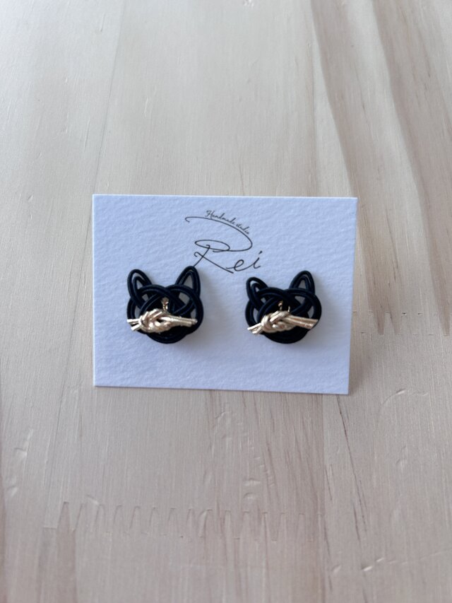 猫の水引ピアス | iichi 日々の暮らしを心地よくするハンドメイドや