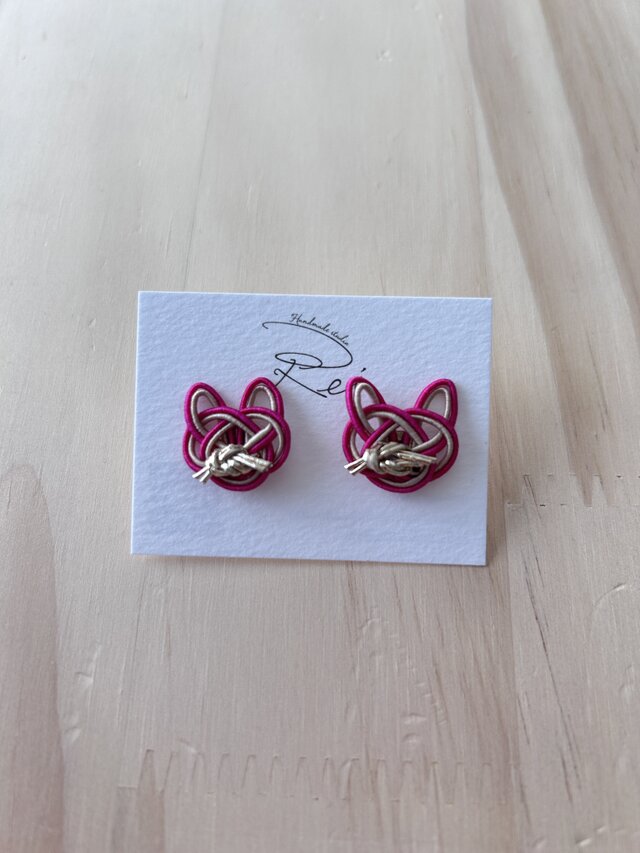 猫の水引ピアス | iichi 日々の暮らしを心地よくするハンドメイドや