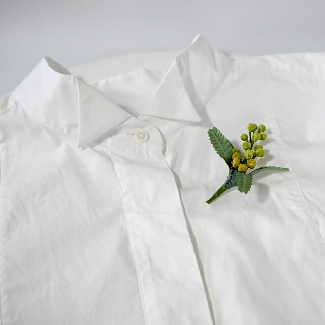 布花 春の訪れを告げるつぼみのグリーンミモザのブローチ | iichi 日々