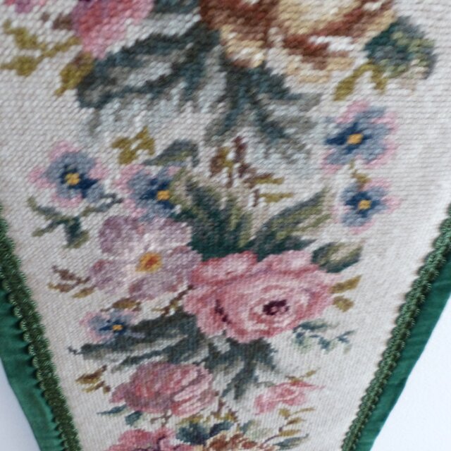 刺繍のタペストリー ベルプル ミディポワン ドイツ | iichi 日々の
