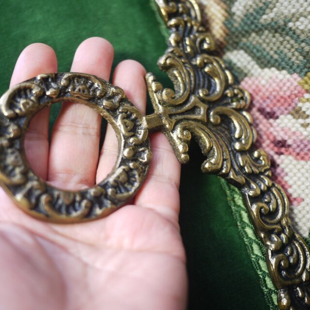 刺繍のタペストリー ベルプル ミディポワン ドイツ | iichi 日々の