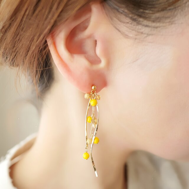 春限定】ミモザの揺れるピアス シトリン サージカルステンレス 大人