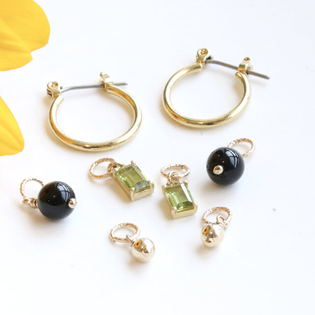 宝石質ペリドット 天然石チャーム3点付き フープピアス / アレルギー