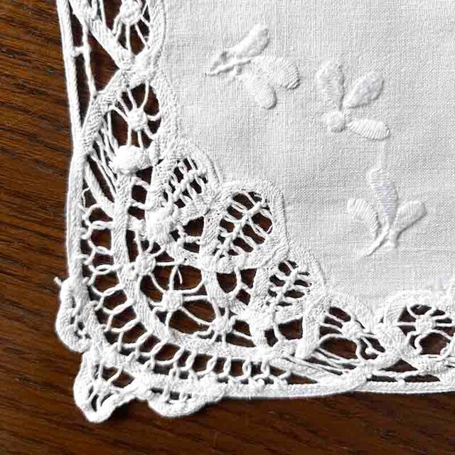 テーブルセンター ランナー 白地縁レース 刺繍 ドイリー テーブル