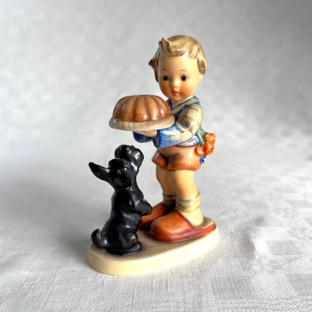 陶器人形 フンメルHummel ゲーベル社Geobel 少年と犬 おすそ分け