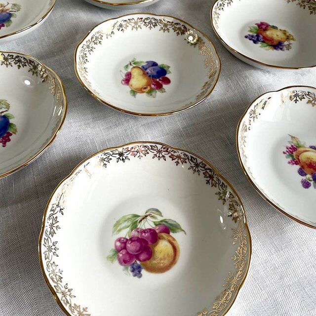 逸品　金彩装飾　ケーキ皿　飾り皿　アールデコ　Cauldon　英国 1905年製 小皿 リモージュ デザートプレート ケーキ皿 フルーツ金彩 プルーン