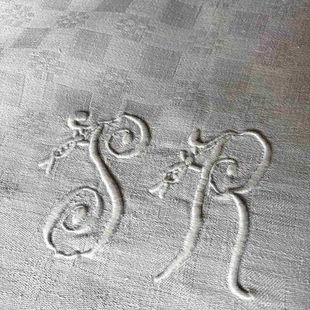 テーブルクロス 白ダマスク織 モノグラムSR 白糸刺繍 大型クロス