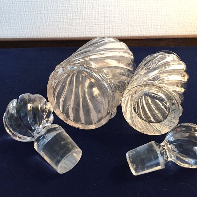 フランス 香水瓶 大小セット 螺旋ねじり 12otaz1 | iichi 日々の暮らし