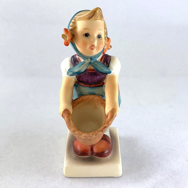 陶器人形 フンメルHummel ゲーベル社Geobel 小さなお手伝いさん
