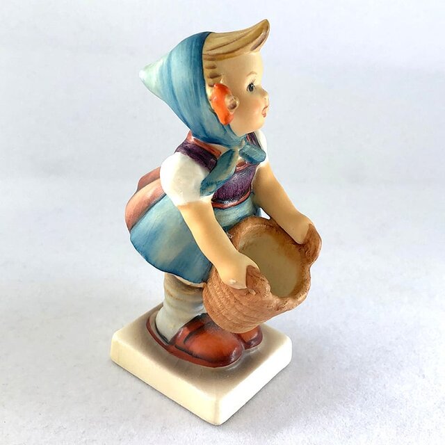 陶器人形 フンメルHummel ゲーベル社Geobel 小さなお手伝いさん