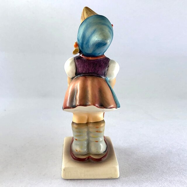 陶器人形 フンメルHummel ゲーベル社Geobel 小さなお手伝いさん