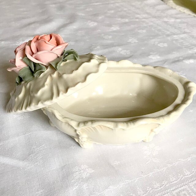 陶器の小物入れ オーバル バラの細工 ボンボニエール 11OTd9 | iichi