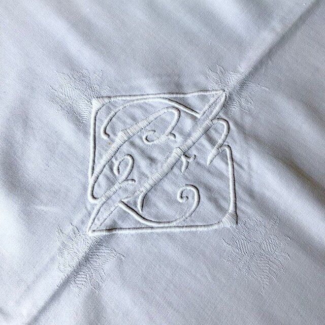 テーブルクロス 大判フレンチリネン モノグラム刺繍入り 12clan22