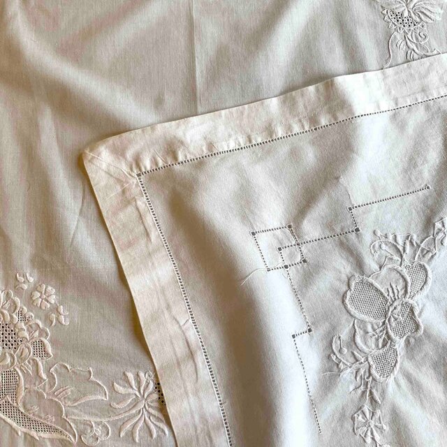 テーブルクロス 大判フレンチリネン 白糸刺繍 | iichi 日々の暮らしを