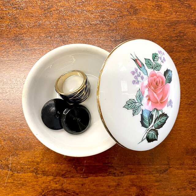 薔薇　アンティーク　porcelain 陶器　ポプリポット　ボンボニエ マイセンスタイル天使のポプリポット - 薔薇と天使のアンティーク